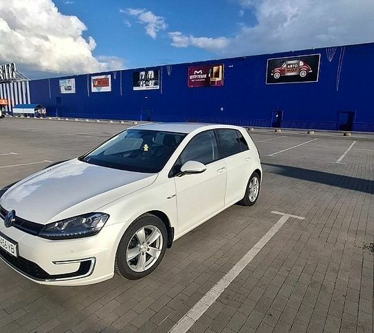 Белый Фольксваген e-Golf, объемом двигателя 0 л и пробегом 86 тыс. км за 8700 $, фото 3 на Automoto.ua