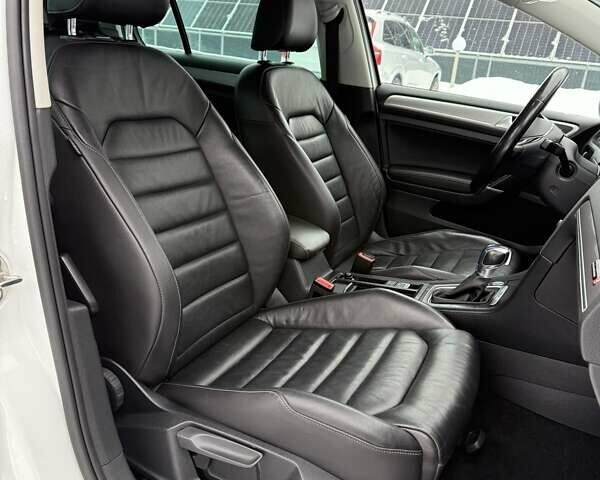 Білий Фольксваген e-Golf, об'ємом двигуна 0 л та пробігом 123 тис. км за 9900 $, фото 52 на Automoto.ua