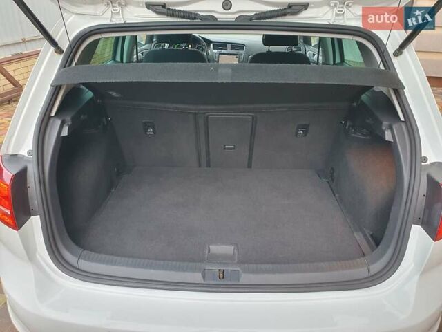 Белый Фольксваген e-Golf, объемом двигателя 0 л и пробегом 130 тыс. км за 8999 $, фото 40 на Automoto.ua