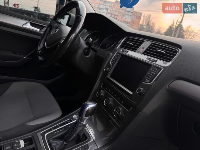 Білий Фольксваген e-Golf, об'ємом двигуна 0 л та пробігом 95 тис. км за 8900 $, фото 25 на Automoto.ua