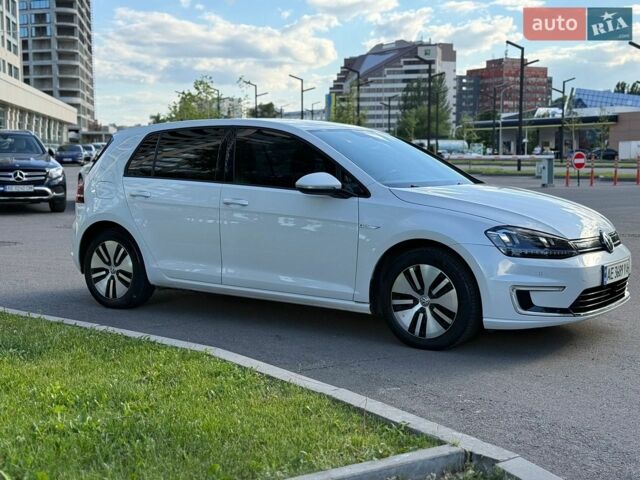 Белый Фольксваген e-Golf, объемом двигателя 0 л и пробегом 115 тыс. км за 9999 $, фото 2 на Automoto.ua