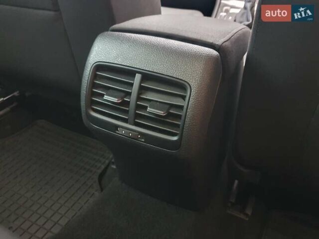 Белый Фольксваген e-Golf, объемом двигателя 0 л и пробегом 130 тыс. км за 8999 $, фото 82 на Automoto.ua