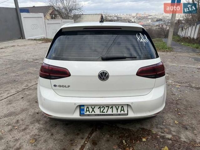 Белый Фольксваген e-Golf, объемом двигателя 0 л и пробегом 144 тыс. км за 10000 $, фото 4 на Automoto.ua
