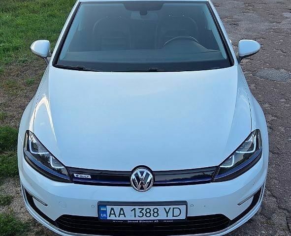 Белый Фольксваген e-Golf, объемом двигателя 0 л и пробегом 82 тыс. км за 10300 $, фото 7 на Automoto.ua
