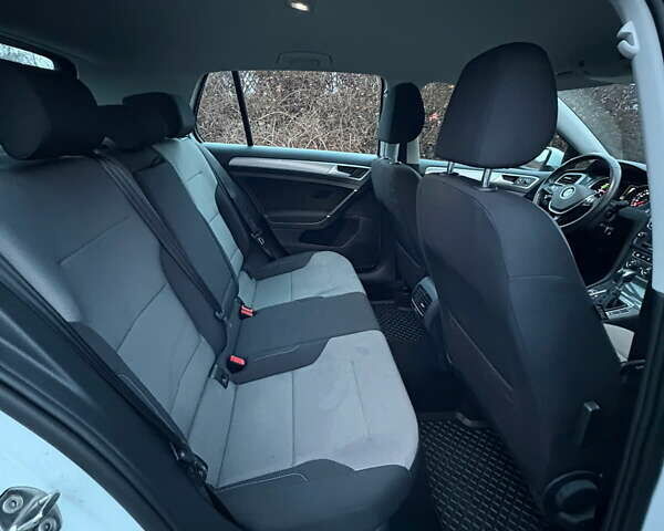 Белый Фольксваген e-Golf, объемом двигателя 0 л и пробегом 170 тыс. км за 7799 $, фото 3 на Automoto.ua