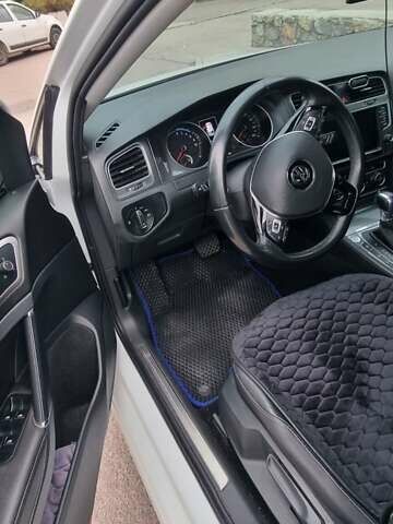 Белый Фольксваген e-Golf, объемом двигателя 0 л и пробегом 127 тыс. км за 9200 $, фото 7 на Automoto.ua