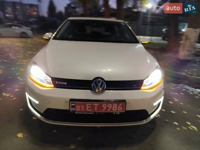 Белый Фольксваген e-Golf, объемом двигателя 0 л и пробегом 69 тыс. км за 9499 $, фото 4 на Automoto.ua