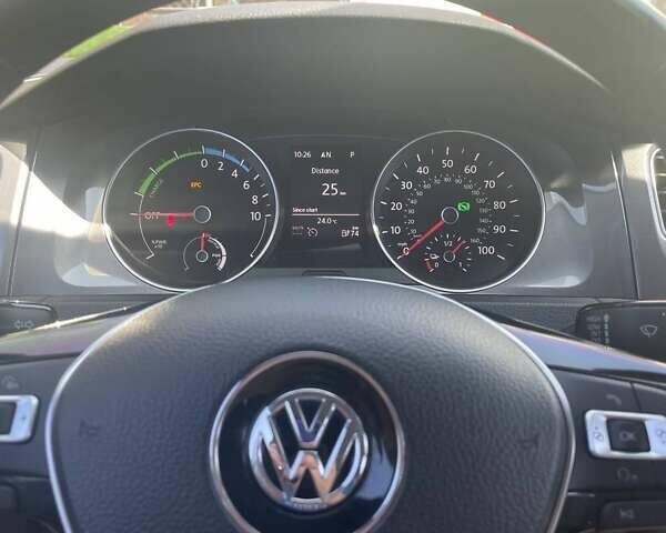 Білий Фольксваген e-Golf, об'ємом двигуна 0 л та пробігом 100 тис. км за 8000 $, фото 10 на Automoto.ua