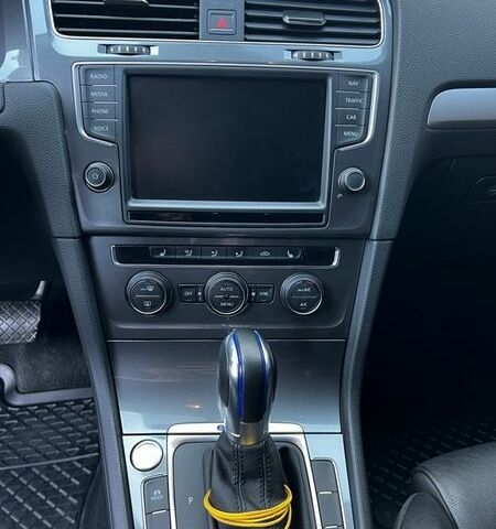 Белый Фольксваген e-Golf, объемом двигателя 0 л и пробегом 49 тыс. км за 10500 $, фото 14 на Automoto.ua