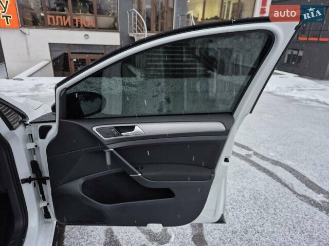 Белый Фольксваген e-Golf, объемом двигателя 0 л и пробегом 143 тыс. км за 9700 $, фото 13 на Automoto.ua