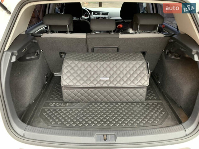 Белый Фольксваген e-Golf, объемом двигателя 0 л и пробегом 142 тыс. км за 8100 $, фото 90 на Automoto.ua