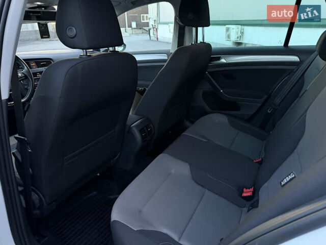 Белый Фольксваген e-Golf, объемом двигателя 0 л и пробегом 85 тыс. км за 8300 $, фото 8 на Automoto.ua