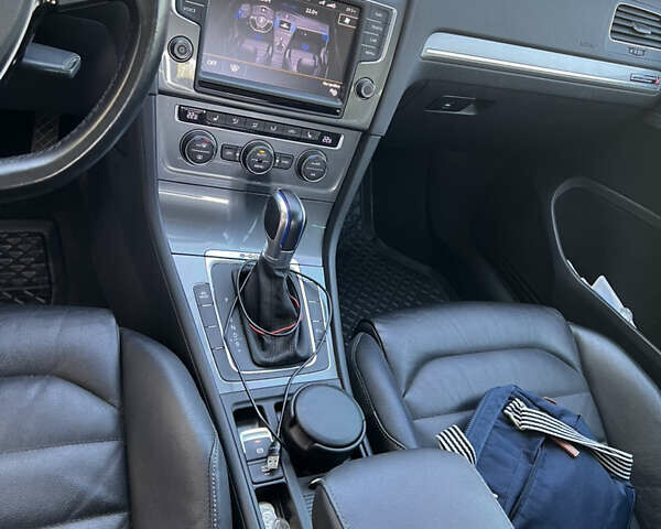 Белый Фольксваген e-Golf, объемом двигателя 0 л и пробегом 102 тыс. км за 9900 $, фото 30 на Automoto.ua