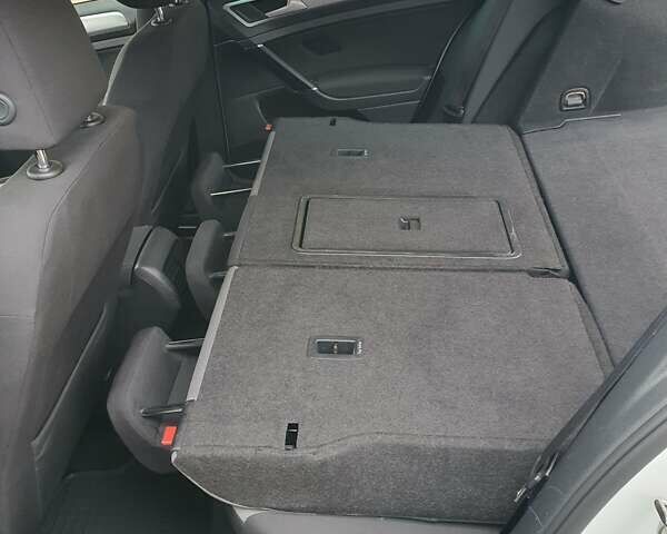 Белый Фольксваген e-Golf, объемом двигателя 0 л и пробегом 128 тыс. км за 8999 $, фото 47 на Automoto.ua