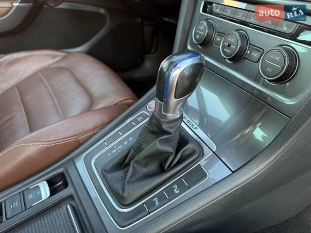 Белый Фольксваген e-Golf, объемом двигателя 0 л и пробегом 133 тыс. км за 9899 $, фото 4 на Automoto.ua