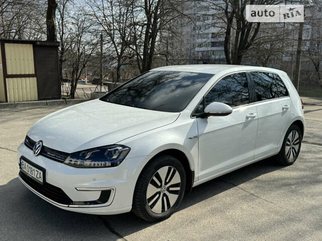 Белый Фольксваген e-Golf, объемом двигателя 0 л и пробегом 106 тыс. км за 11200 $, фото 39 на Automoto.ua