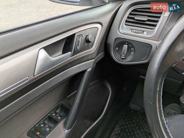 Білий Фольксваген e-Golf, об'ємом двигуна 0 л та пробігом 128 тис. км за 8300 $, фото 12 на Automoto.ua