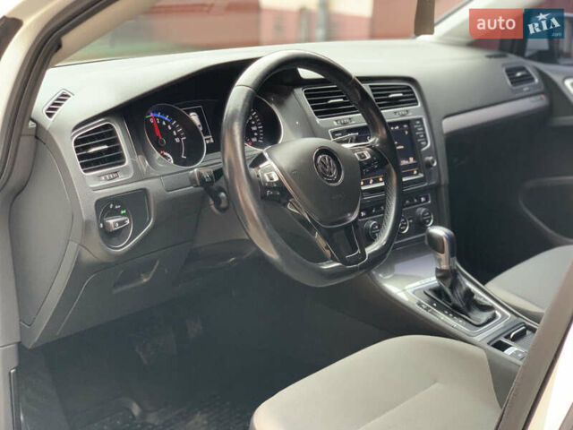 Білий Фольксваген e-Golf, об'ємом двигуна 0 л та пробігом 142 тис. км за 7999 $, фото 88 на Automoto.ua