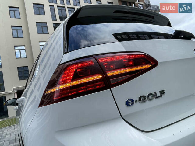 Белый Фольксваген e-Golf, объемом двигателя 0 л и пробегом 91 тыс. км за 8570 $, фото 19 на Automoto.ua