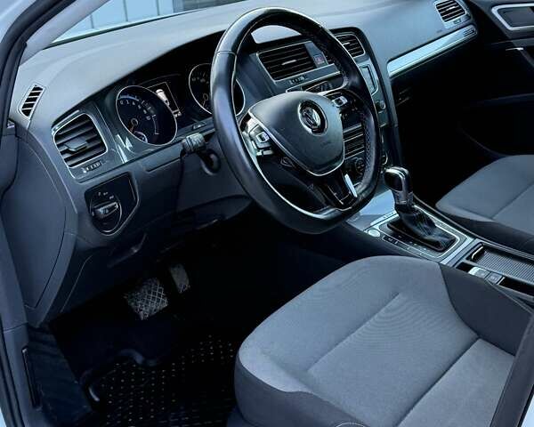 Білий Фольксваген e-Golf, об'ємом двигуна 0 л та пробігом 123 тис. км за 8500 $, фото 28 на Automoto.ua