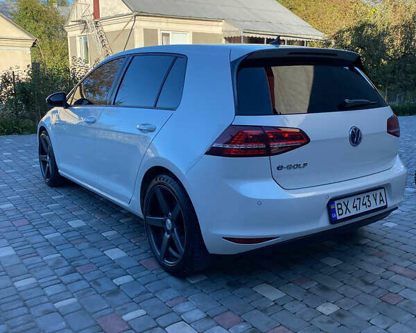 Белый Фольксваген e-Golf, объемом двигателя 0 л и пробегом 118 тыс. км за 9999 $, фото 4 на Automoto.ua
