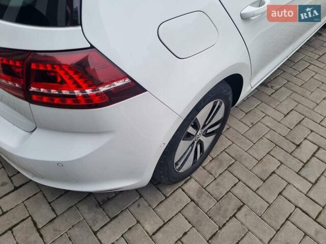 Белый Фольксваген e-Golf, объемом двигателя 0 л и пробегом 122 тыс. км за 7799 $, фото 23 на Automoto.ua