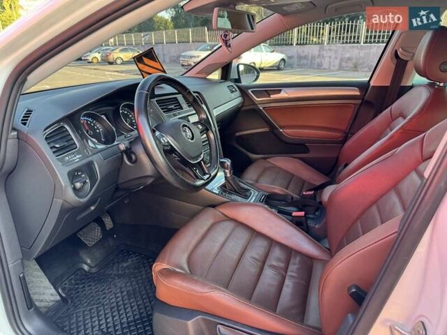 Белый Фольксваген e-Golf, объемом двигателя 0 л и пробегом 133 тыс. км за 9899 $, фото 3 на Automoto.ua