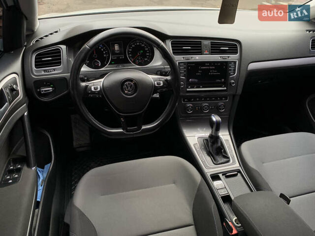 Белый Фольксваген e-Golf, объемом двигателя 0 л и пробегом 142 тыс. км за 8100 $, фото 82 на Automoto.ua