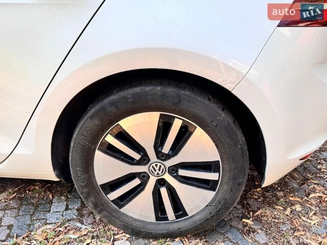 Білий Фольксваген e-Golf, об'ємом двигуна 0 л та пробігом 170 тис. км за 8299 $, фото 13 на Automoto.ua