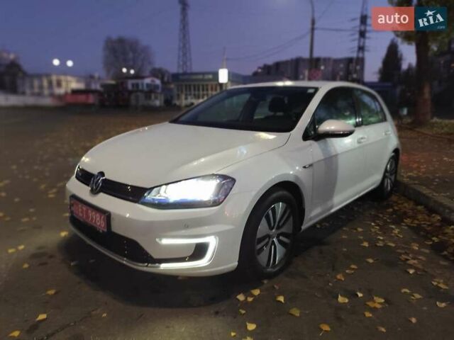 Белый Фольксваген e-Golf, объемом двигателя 0 л и пробегом 69 тыс. км за 9499 $, фото 16 на Automoto.ua