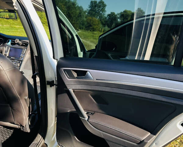 Белый Фольксваген e-Golf, объемом двигателя 0 л и пробегом 73 тыс. км за 9300 $, фото 8 на Automoto.ua