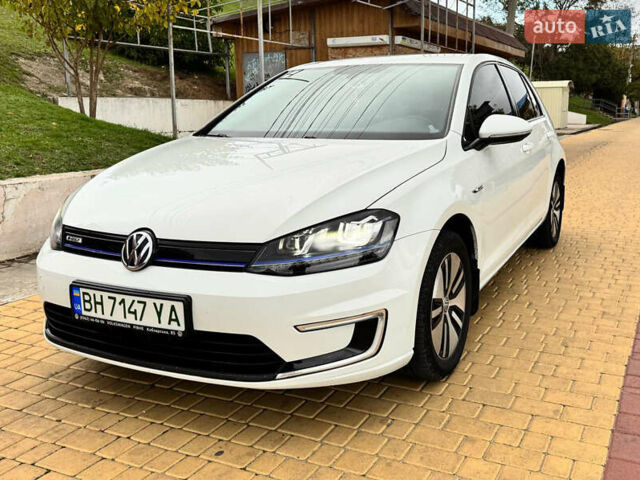 Белый Фольксваген e-Golf, объемом двигателя 0 л и пробегом 195 тыс. км за 8200 $, фото 2 на Automoto.ua