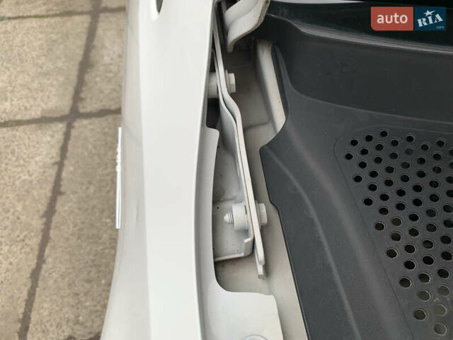 Белый Фольксваген e-Golf, объемом двигателя 0 л и пробегом 142 тыс. км за 8100 $, фото 94 на Automoto.ua