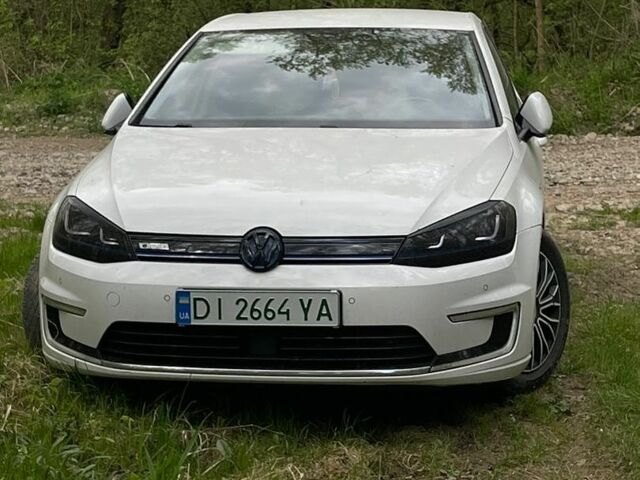 Белый Фольксваген e-Golf, объемом двигателя 0 л и пробегом 131 тыс. км за 8999 $, фото 2 на Automoto.ua