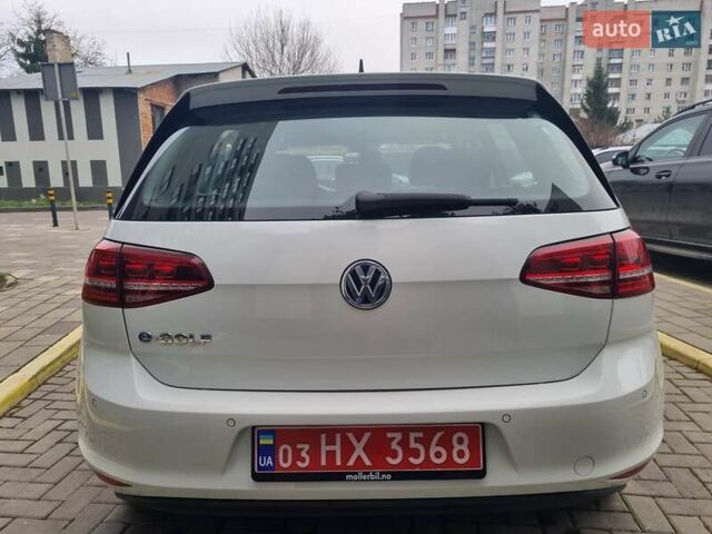 Белый Фольксваген e-Golf, объемом двигателя 0 л и пробегом 122 тыс. км за 7799 $, фото 10 на Automoto.ua