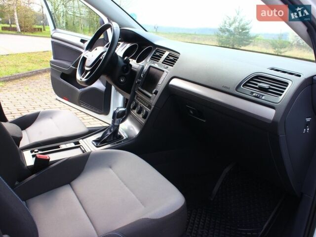 Белый Фольксваген e-Golf, объемом двигателя 0 л и пробегом 110 тыс. км за 8399 $, фото 15 на Automoto.ua