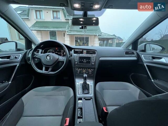 Белый Фольксваген e-Golf, объемом двигателя 0 л и пробегом 93 тыс. км за 8000 $, фото 10 на Automoto.ua