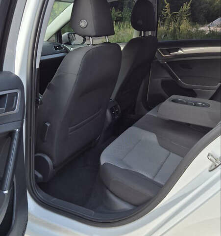 Белый Фольксваген e-Golf, объемом двигателя 0 л и пробегом 750 тыс. км за 8900 $, фото 14 на Automoto.ua