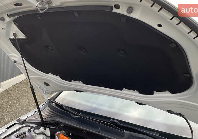 Белый Фольксваген e-Golf, объемом двигателя 0 л и пробегом 132 тыс. км за 9500 $, фото 68 на Automoto.ua