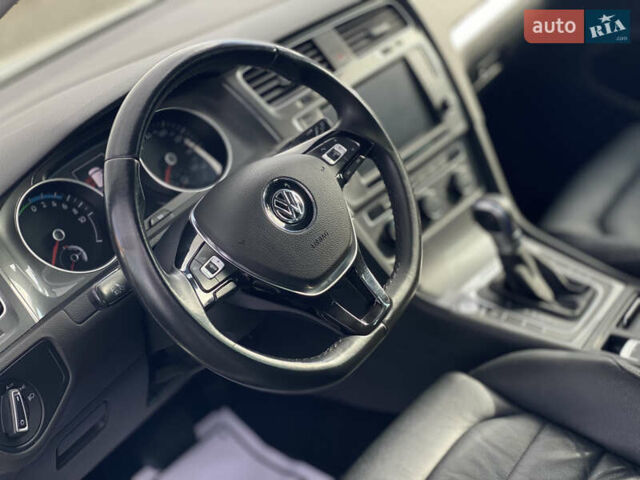 Белый Фольксваген e-Golf, объемом двигателя 0 л и пробегом 132 тыс. км за 9500 $, фото 100 на Automoto.ua