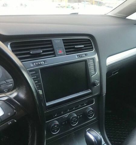 Белый Фольксваген e-Golf, объемом двигателя 0 л и пробегом 161 тыс. км за 8799 $, фото 5 на Automoto.ua