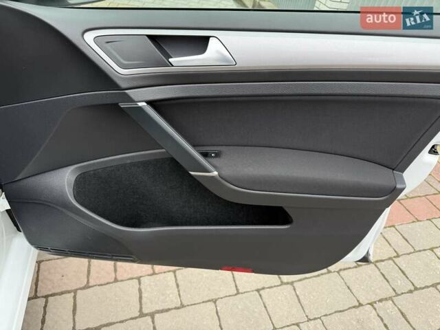 Білий Фольксваген e-Golf, об'ємом двигуна 0 л та пробігом 34 тис. км за 11999 $, фото 18 на Automoto.ua