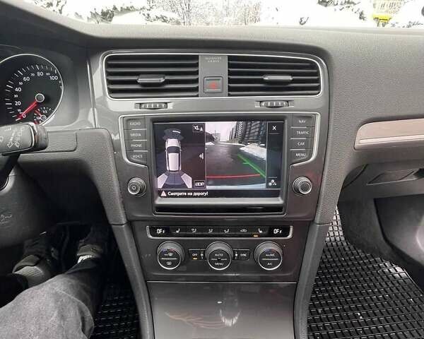 Белый Фольксваген e-Golf, объемом двигателя 0 л и пробегом 92 тыс. км за 8900 $, фото 11 на Automoto.ua