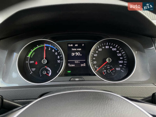 Белый Фольксваген e-Golf, объемом двигателя 0 л и пробегом 132 тыс. км за 9500 $, фото 75 на Automoto.ua