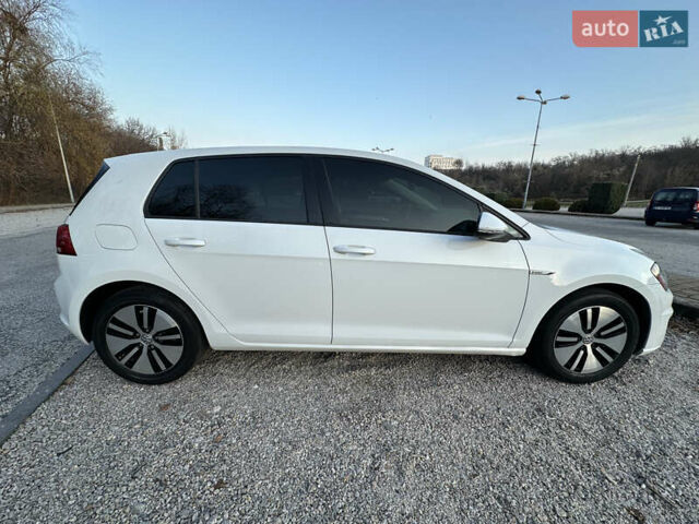 Белый Фольксваген e-Golf, объемом двигателя 0 л и пробегом 92 тыс. км за 7999 $, фото 4 на Automoto.ua