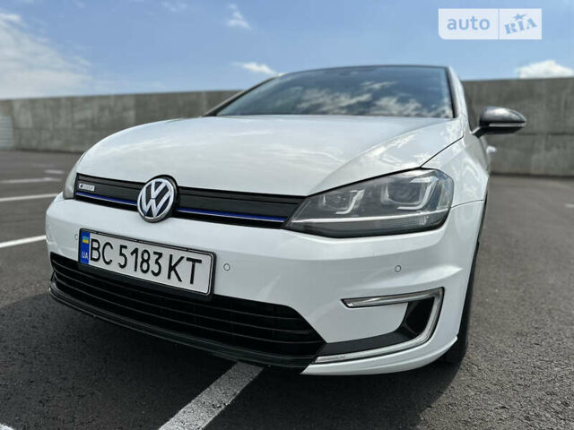 Белый Фольксваген e-Golf, объемом двигателя 0 л и пробегом 40 тыс. км за 15000 $, фото 13 на Automoto.ua