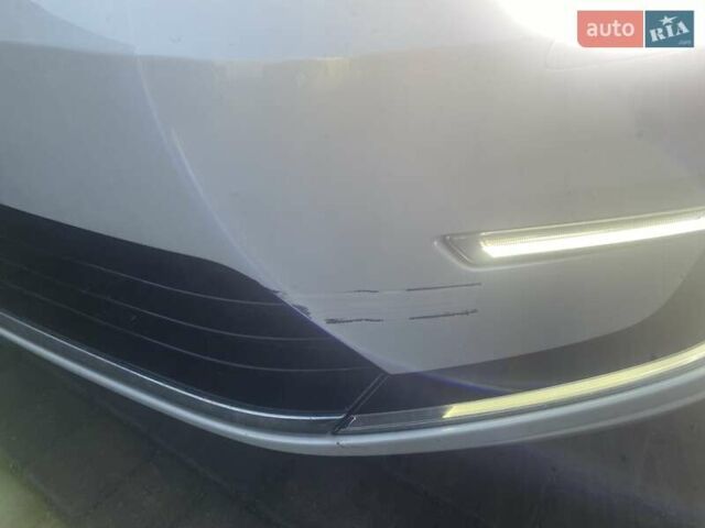 Белый Фольксваген e-Golf, объемом двигателя 0 л и пробегом 127 тыс. км за 9800 $, фото 19 на Automoto.ua