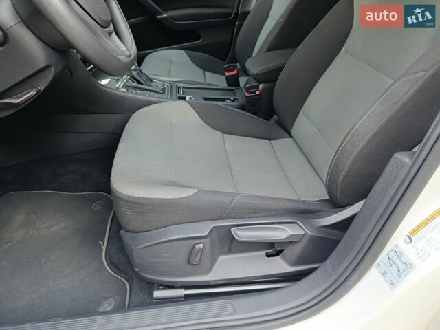 Білий Фольксваген e-Golf, об'ємом двигуна 0 л та пробігом 91 тис. км за 7650 $, фото 13 на Automoto.ua