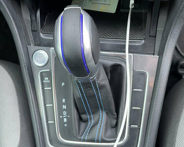 Белый Фольксваген e-Golf, объемом двигателя 0 л и пробегом 102 тыс. км за 7100 $, фото 19 на Automoto.ua