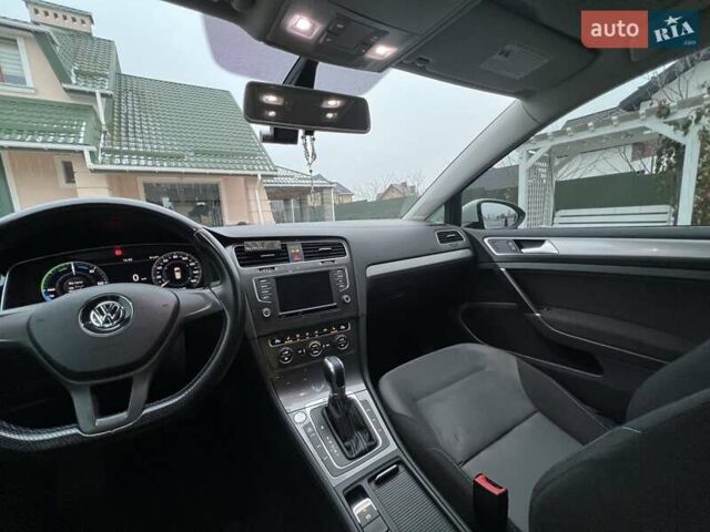 Белый Фольксваген e-Golf, объемом двигателя 0 л и пробегом 93 тыс. км за 8000 $, фото 15 на Automoto.ua